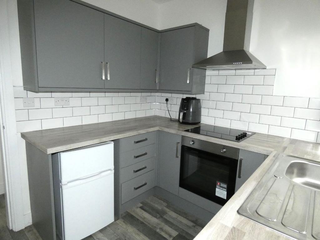 Drighlington BD11 2 bed terraced house to rent £850 pcm (£196 pw)