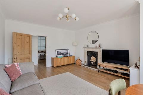 3 bedroom apartment for sale, Eastbourne Road, Godstone RH9