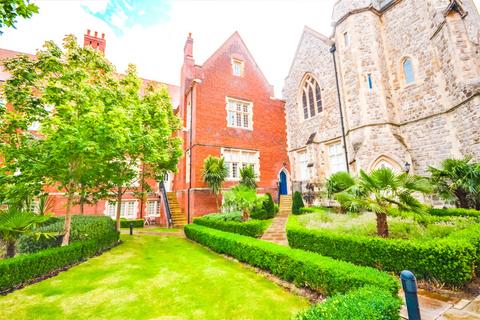 1 bedroom apartment for sale, Tudor Court, The Galleries, Brentwood