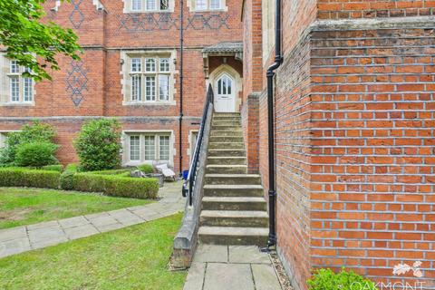 1 bedroom apartment for sale, Tudor Court, The Galleries, Brentwood