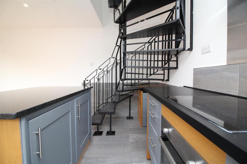 Kitchen 1 .JPG