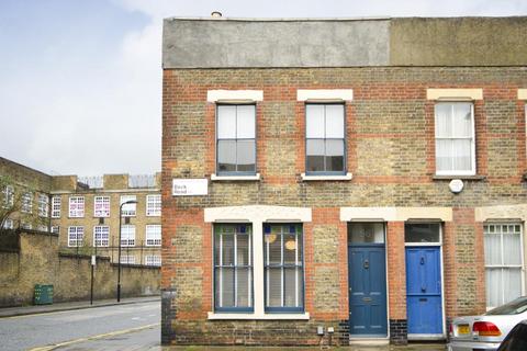 3 bedroom end of terrace house to rent, Beck Road, London, E8