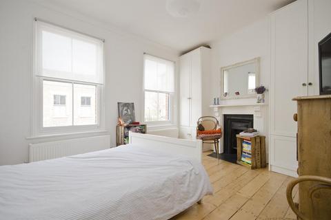 3 bedroom end of terrace house to rent, Beck Road, London, E8