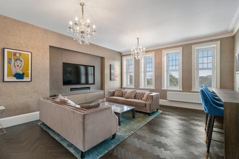 2 bedroom flat for sale, High Royds Fold, Menston, Ilkley, West Yorkshire, LS29