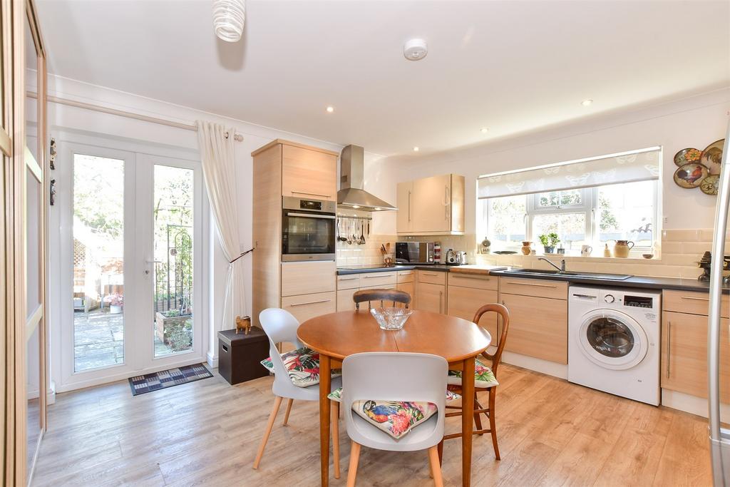 Kitchen/ Breakfast Room