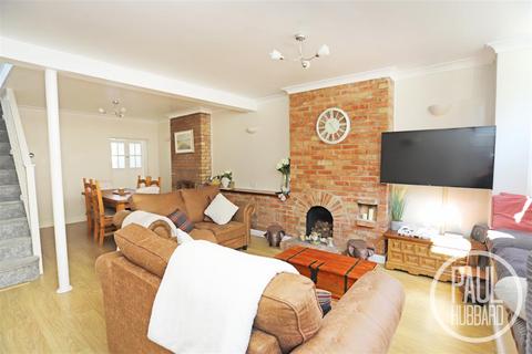 3 bedroom terraced house for sale, Oaklands Terrace, Kessingland, NR33