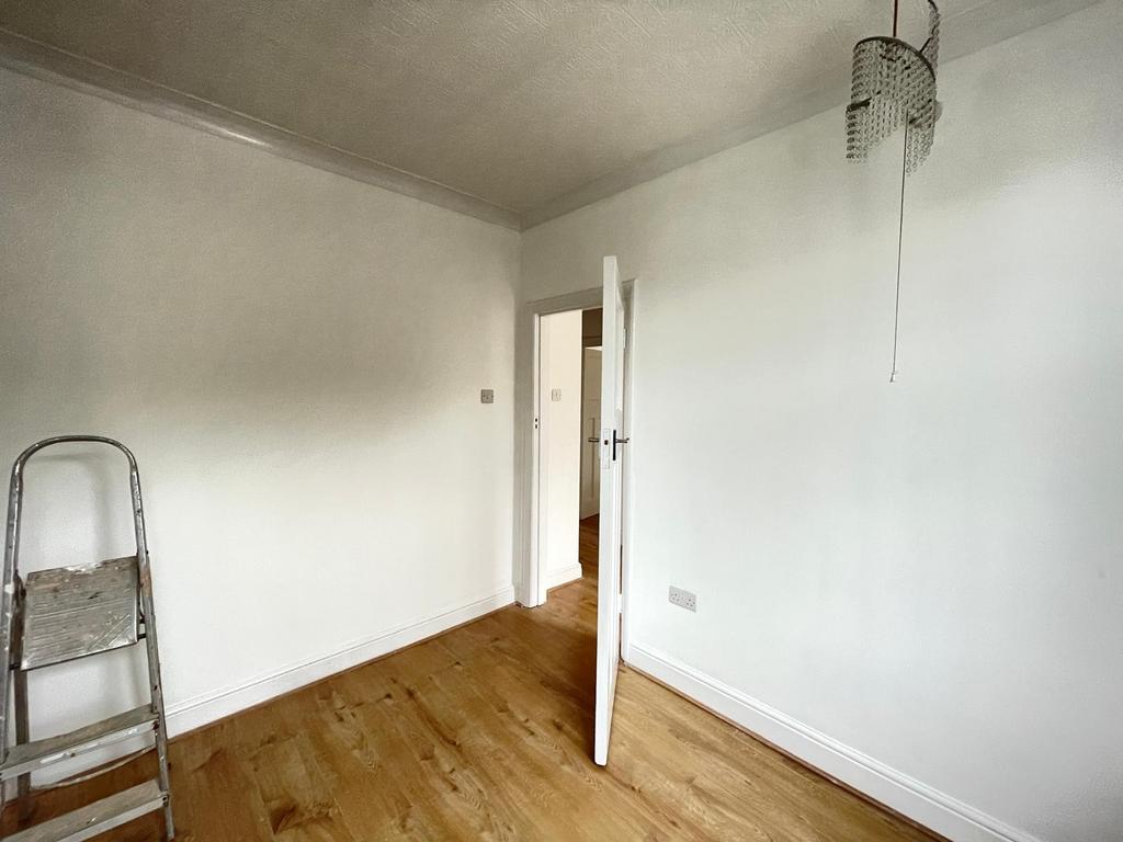 Ashbourne Avenue, Harrow HA2 2 bed to rent £1,950 pcm (£