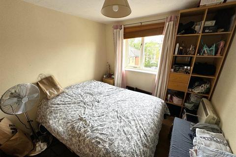 2 bedroom house to rent, Cherry Blossom Close, London N13