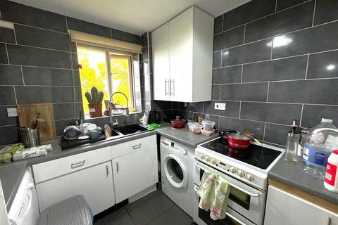 2 bedroom house to rent, Cherry Blossom Close, London N13