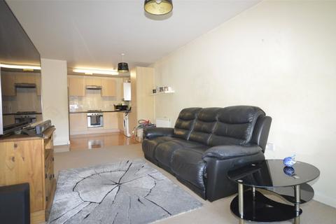 2 bedroom flat to rent, Queen Marys Avenue, Watford WD18