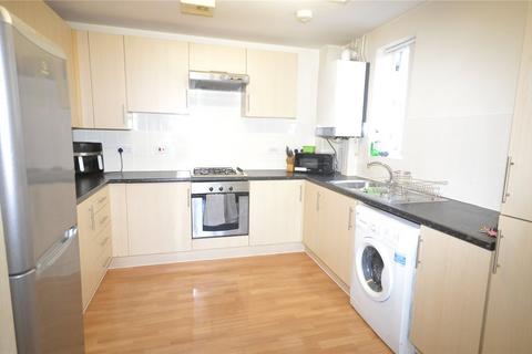 2 bedroom flat to rent, Queen Marys Avenue, Watford WD18