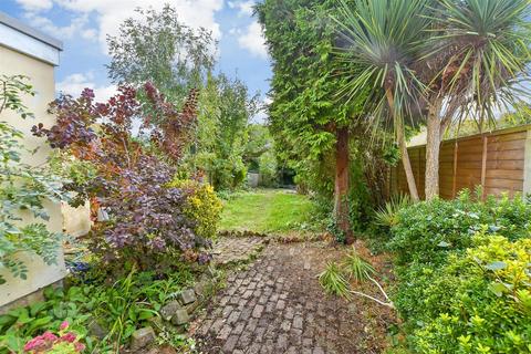 4 bedroom end of terrace house for sale, St. John's Road, New Romney, Kent