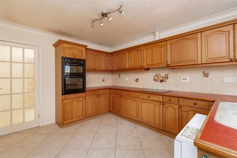 3 bedroom detached bungalow for sale, Penshurst Close, Longfield DA3