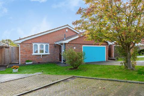 3 bedroom detached bungalow for sale, Penshurst Close, New Barn DA3