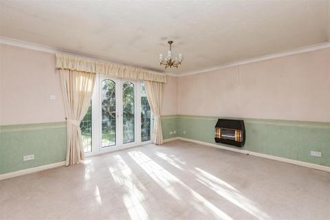 3 Penshurst Close, Longfield, DA3 7LN