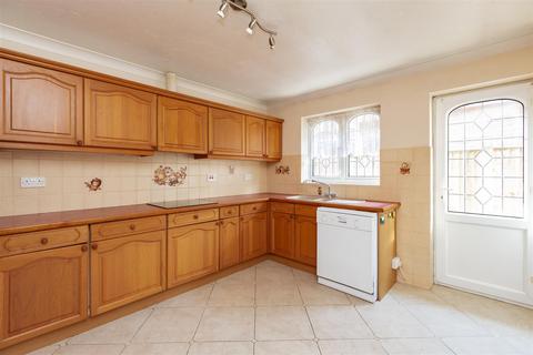 3 Penshurst Close, Longfield, DA3 7LN