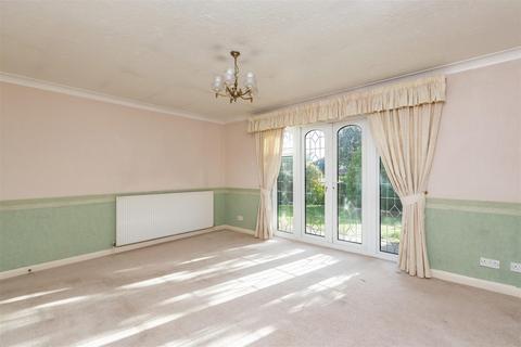 3 Penshurst Close, Longfield, DA3 7LN