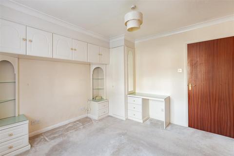 3 Penshurst Close, Longfield, DA3 7LN