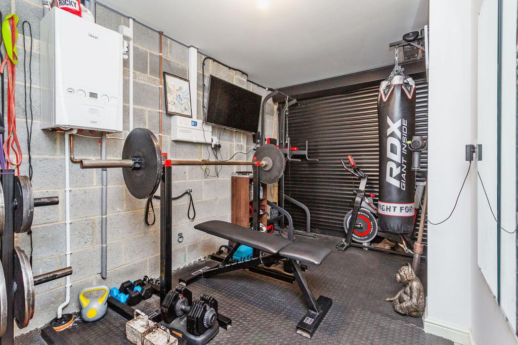 Garage/gym a