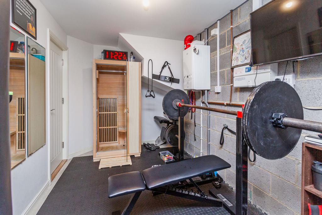 Garage/gym b