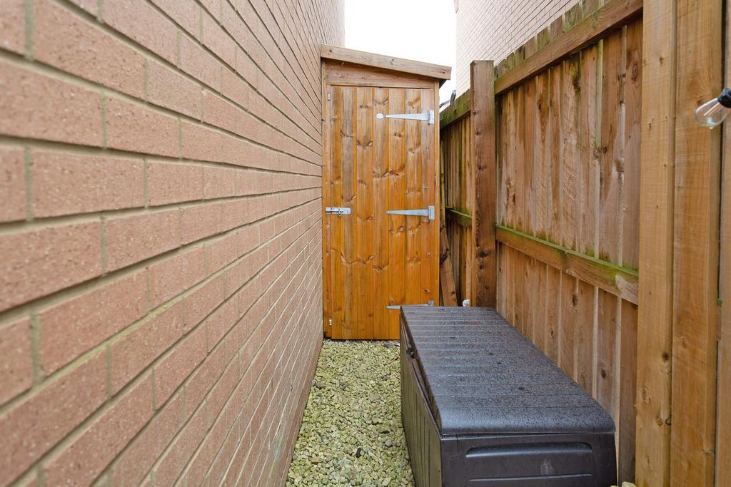 Side shed