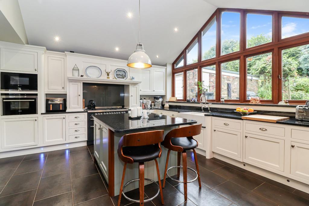Stanley Avenue, Chesham... 5 bed detached house for sale £1,350,000