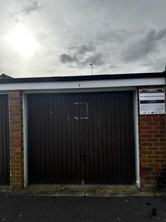 Garage to rent, Trent Court, Andover