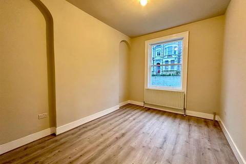 2 bedroom flat to rent, Gipsy Hill