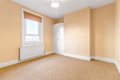 2 bedroom end of terrace house to rent, Dixon Street, Swindon SN1