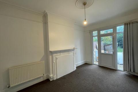 2 bedroom maisonette to rent, Hindes Road, Harrow HA1