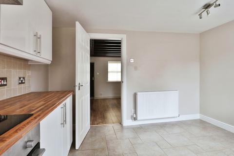 2 bedroom end of terrace house for sale, Manor Cottages, South End, Roos, Hull, HU12 0HE