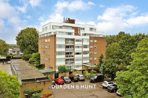 3 bedroom apartment for sale, The Bowls, Chigwell, IG7