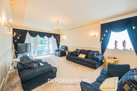 3 bedroom apartment for sale, The Bowls, Chigwell, IG7