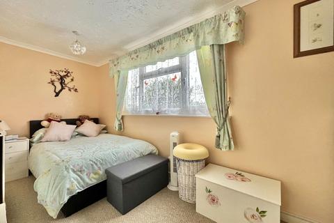 2 Barton Crescent, Paignton, TQ3 3JE