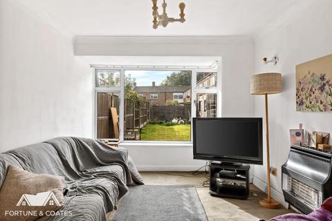 6 Longfield, Harlow, CM18 6JY