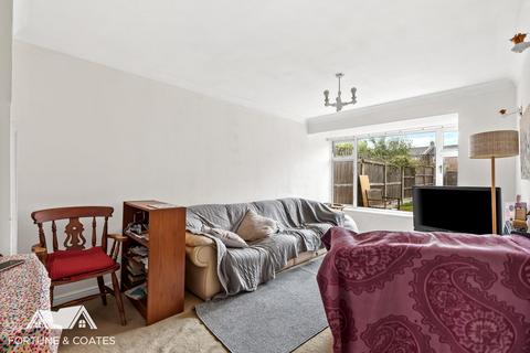 6 Longfield, Harlow, CM18 6JY
