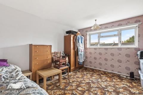 6 Longfield, Harlow, CM18 6JY