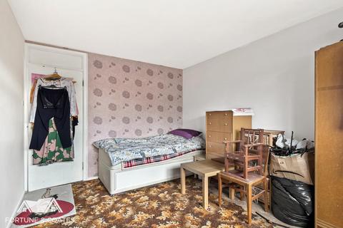 6 Longfield, Harlow, CM18 6JY