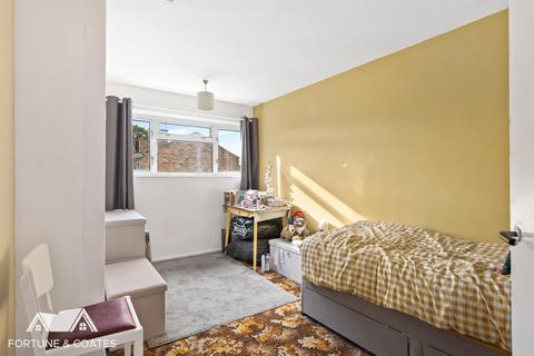 6 Longfield, Harlow, CM18 6JY
