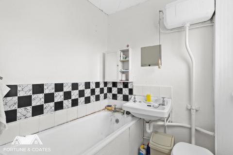 6 Longfield, Harlow, CM18 6JY