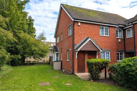 3 bedroom end of terrace house to rent, Canal Bank Mews, Woking GU21