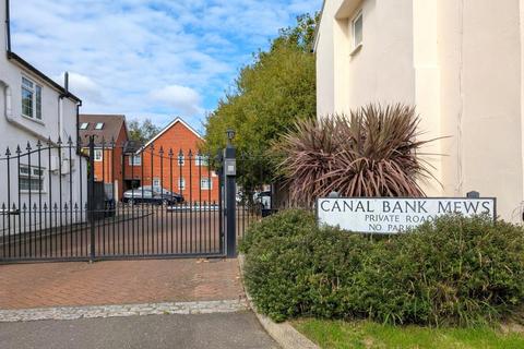 3 bedroom end of terrace house to rent, Canal Bank Mews, Woking GU21