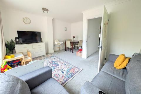 3 bedroom end of terrace house to rent, Canal Bank Mews, Woking GU21