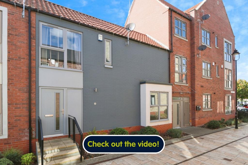 Scotts Square, Hull, HU1 1AU 2 bed terraced house for sale £240,000