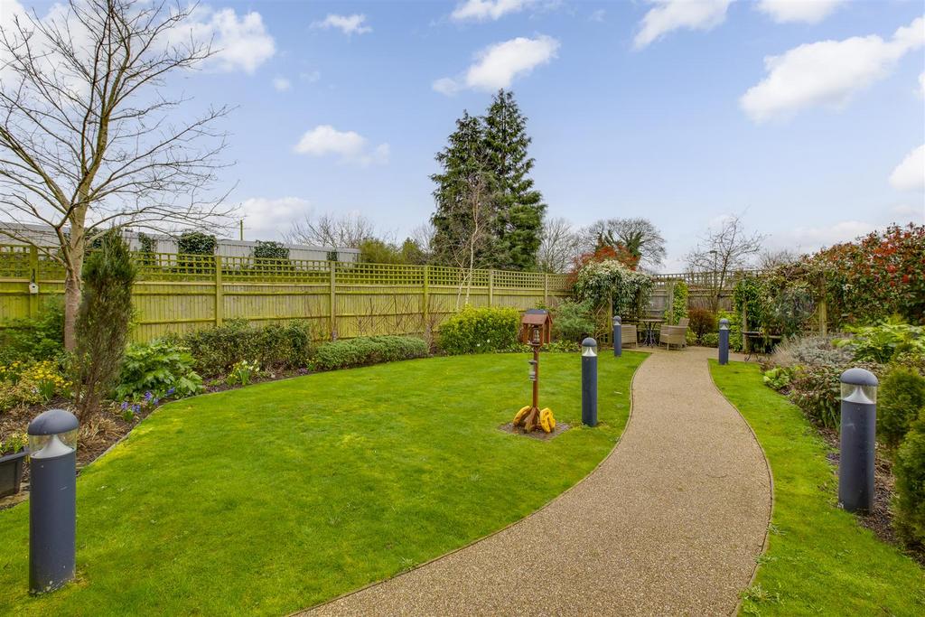 30 Trinity Place, HP15 7 EG-14.jpg