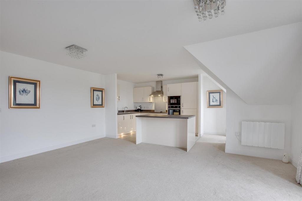 30 Trinity Place, HP15 7 EG-11.jpg