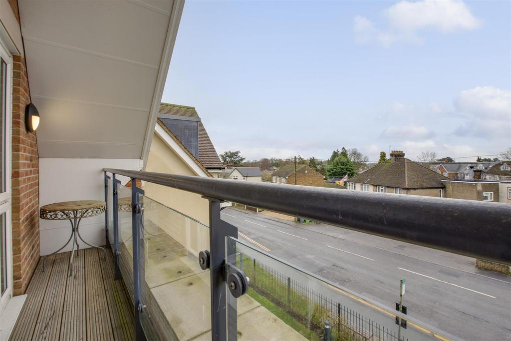 30 Trinity Place, HP15 7 EG-10.jpg