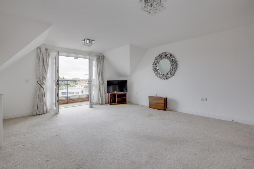 30 Trinity Place, HP15 7 EG-9.jpg