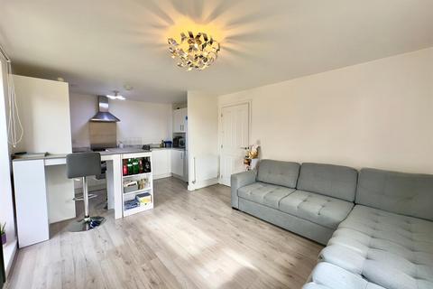 2 bedroom flat for sale, Skylark Avenue, Peacehaven