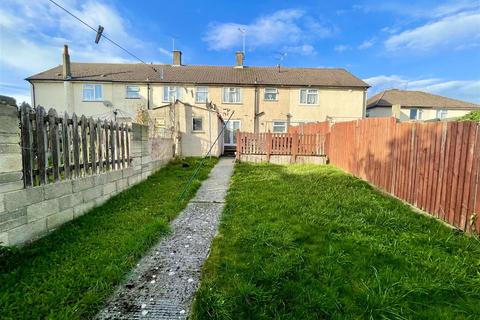 4 bedroom terraced house for sale, Bourne Road, Moredon, Swindon